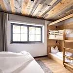 Nova Gosta Montafon Neu By Pferd Auf Wolke アパート
